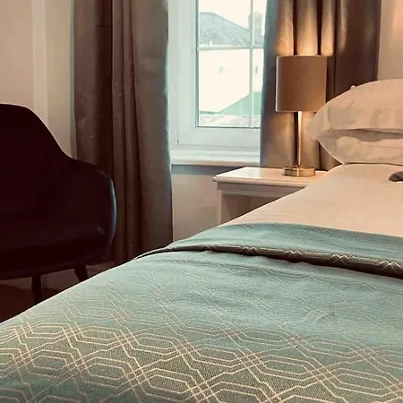 Beautiful House In Town Килларни