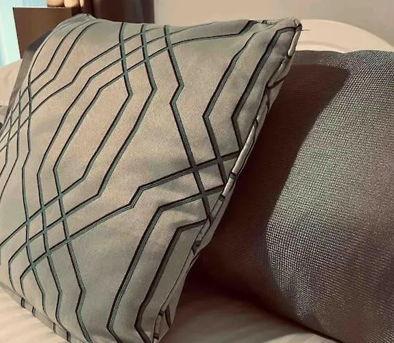 Beautiful House In Town *